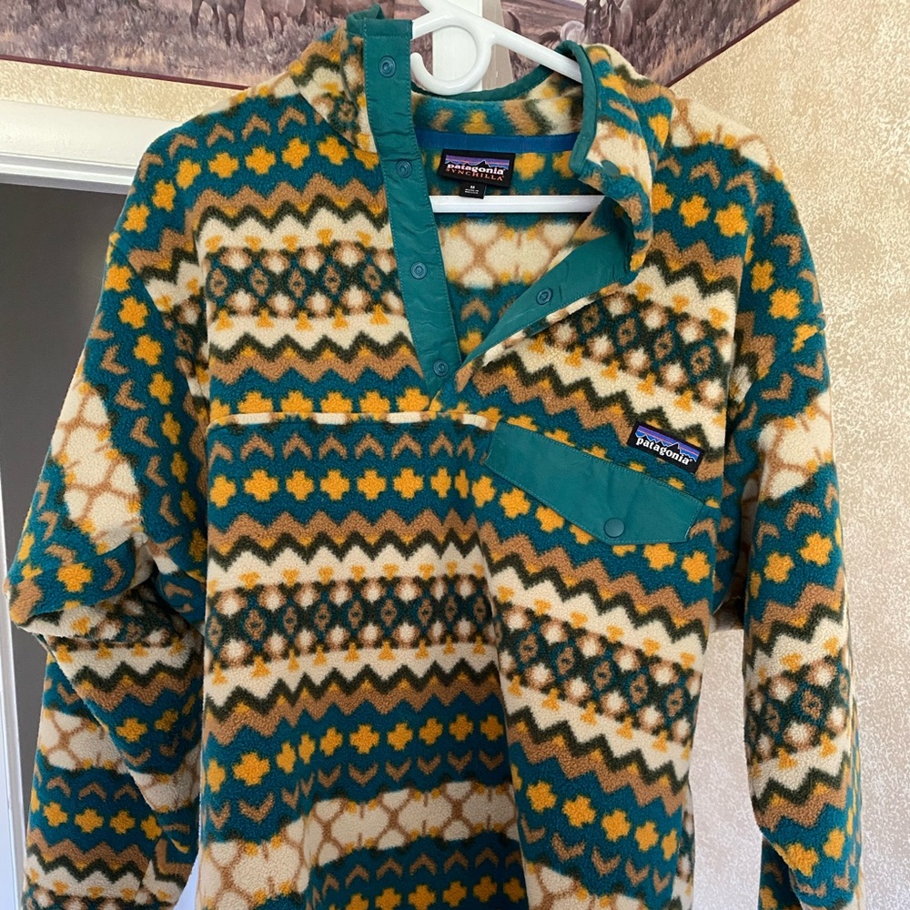 Patagonia snap t sweatshirt. Super soft and warm. Great condition